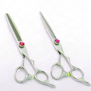 Tijeras Profesionales para Cortar Cabello de 6 Pulgadas, Acero con Alto Contenido de Carbono, Tijeras de Barbero con Anillos de Dedo Extraíbles - Product Image 4