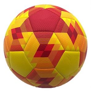 Ballon de match professionnel avec une construction équilibrée pour des passes et des tirs précis - Product Image 2