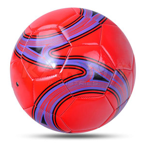 Ballon de football en matériau durable, design personnalisé imprimé, léger, prix raisonnable, pour l'entraînement, fabriqué au Pakistan - Product Image 3