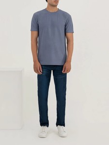 เสื้อยืดคอกลมแขนสั้นสีน้ำเงินสำหรับผู้ชาย ผ้าถัก 100% คอตตอน ทรงปกติ สวมใส่สบาย สีพื้น โลโก้ด้านหน้า แห้งเร็ว - Product Image 3