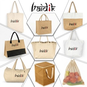 กระเป๋าผ้ากระสอบเคลือบคุณภาพพรีเมียม ขนาด 15-14 นิ้ว ยอดนิยมขายดี ปรับแต่งได้ พร้อมหูหิ้วแบบ D Cane ขนาดเส้นผ่านศูนย์กลาง 6 นิ้ว เหมาะสำหรับใส่ของขวัญ - Product Image 4