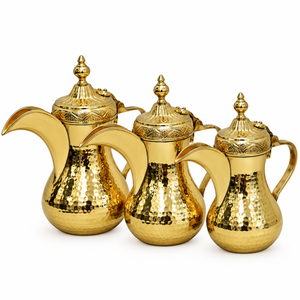 ชุดกาน้ำกาแฟดัลลาห์ทองเหลืองแบบอาหรับ 3 ใบ |   เครื่องชงชาและกาแฟแบบดั้งเดิม ชุดเสิร์ฟสำหรับเทศกาลอีดและรอมฎอน ผลิตในอินเดีย สำหรับตลาดยูเออีและอ่าวอาหรับ รับผลิตแบบ OEM - Product Image 1
