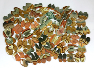 Lot de paires de jaspes polychromes naturels de qualité supérieure, pierres précieuses uniques pour la fabrication de boucles d'oreilles et de bijoux, formes variées - Product Image 2