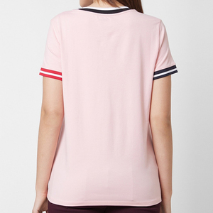 Fournisseur de t-shirts brodés pour femmes, t-shirt en coton durable avec motif brodé élégant, idéal pour les marques de vêtements et les commandes importantes - Product Image 3