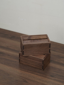 Caja de pañuelos clásica multiusos de madera maciza de nogal Orion Handicraft, soporte de lujo para pañuelos con sistema de mortaja y tenón para hotel y sala de estar - Product Image 6