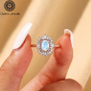 Anillo de Compromiso de Plata Chapado en Oro Rosa de 18K para Mujer, con Moissanita de Corte Cojín, Engaste Clásico de Puntas, Certificado IGI 3, de Charm Jewells - Product Image 6