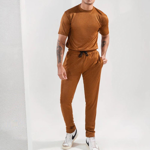 Conjunto Deportivo para Hombre, Color Marrón Sólido, Cuello Redondo, Manga Corta, Corte Regular, Transpirable, Algodón y Elastano, Ropa Casual para Primavera - Product Image 3