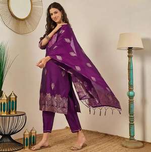 ชุดคุรตะสำหรับผู้หญิง ชุดคุรตีอินเดียปักลาย ชุดพื้นเมืองสำหรับสุภาพสตรี ชุดสามชิ้นสำหรับงานปาร์ตี้ - Product Image 1