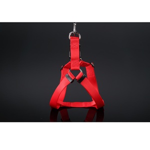 Harnais pour animaux de compagnie de la série basique unie, confortables à porter, en nylon, disponibles en conception monocolore, OEM/ODM, fabriqués au Vietnam, pour un contrôle efficace et une sécurité accrue. - Product Image 5