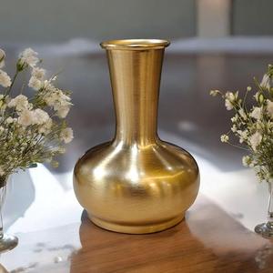 Jarrón de Metal Hecho a Mano Contemporáneo para Arreglos Florales, Adorno Ecológico para el Hogar y la Oficina - Product Image 1