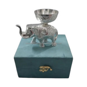 Diya Akhand en métal traditionnel luxueux en forme d'éléphant, plaqué or, vaisselle, offrande pour les festivals de Puja, cadeau, offrande spirituelle radieuse - Product Image 4