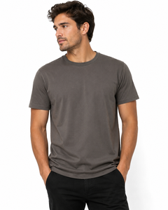 เสื้อยืดแขนสั้นผู้ชายทรงปกติ คอวี ผ้าโพลีเอสเตอร์ 100% แบบยูนิเซ็กซ์ พิมพ์ลายตามสั่ง ผลิตโดย OEM - Product Image 1