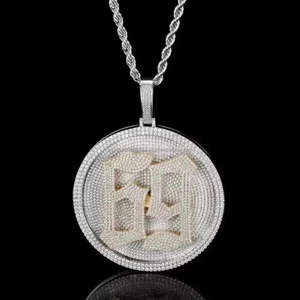 Colgante con Forma de Llave Inspirado en la Moneda India de Trisha Jewels, Completamente Adornado con Moissanita, Plata 925 Chapada en Oro Rosa, Estilo Hip Hop - Product Image 1