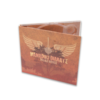 Digipak de CD con revestimiento mate de una sola bandeja y libro de canciones pegado en el interior