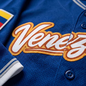 Camiseta de Béisbol Sublimada Personalizada, Uniforme de Equipo Transpirable de Malla, Ropa Deportiva de Entrenamiento con Botones, 100% Poliéster, Diseño de Parches para Hombre - Product Image 6