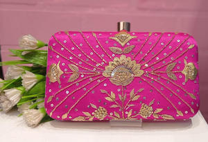 กระเป๋าคลัทช์งานแต่งงาน/งานกลางคืน ผ้าซาตินพิมพ์ลายดอกไม้ลายนูนหลากสี งานแฮนด์เมดสุดหรู พร้อมสายโซ่โลหะประดับลูกปัด สำหรับผู้หญิง - Product Image 4