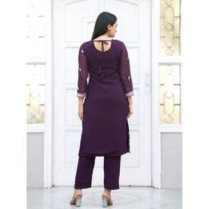 Conjunto de Traje Morado para Mujer de Diseñador con Bordado Intenso, Talla S - Product Image 6