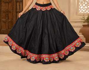 Lehenga de créateur avec broderie élégante, style traditionnel festif pour mariage, célébration du Garba et mode ethnique indienne - Product Image 1
