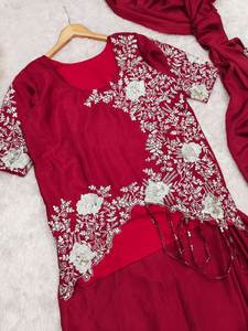 Sari en soie Chinnon de luxe avec broderies pour occasions spéciales - Product Image 3