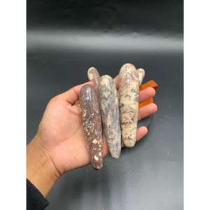 Baguette de massage en jaspe batik naturel, baguette de pierre de guérison polie pour la thérapie et la relaxation - Product Image 1