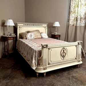 Juego de Dormitorio de Lujo en Madera de Teca Sólida, Estilo Neoclásico Italiano, Cama King Size Color Crema, Cabecera y Pie de Cama, 2 Mesitas de Noche, Estilo Villa - Product Image 1