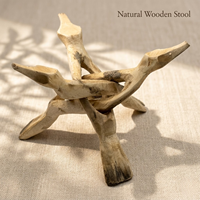 Tabouret rustique en bois naturel fait main sur trépied |   Support de présentation décoratif en bois massif pour la décoration intérieure