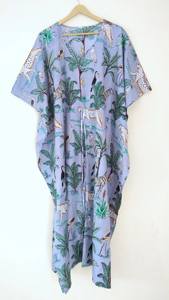 Vestido indio hecho a mano con estampado floral vintage de la selva, cuello en V, manga 3/4, largo hasta la rodilla, 100% algodón, silueta en A, tipo caftán para mujer. - Product Image 3