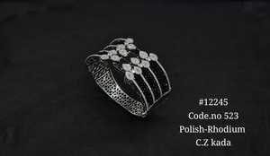 Pulsera Kada de latón con circonita cúbica morada 12245, diseño floral, chapada en rodio, joyería para mujer, para fiestas. - Product Image 2