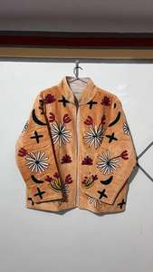 Chaqueta de terciopelo bordada a mano con motivos florales en bronce, abrigo estilo boho Suzani - Product Image 4
