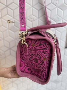 Nouveau sac à main Speedy en cuir sculpté à la main, de luxe, de créateur, en cuir de cheval, style bohème gypsy, sac à bandoulière fait main élégant - Product Image 2