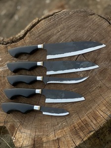 Ensemble de 5 couteaux de chef forgés à la main, en acier à haute teneur en carbone, comprenant un couteau de chef, un couteau utilitaire, un couteau à désosser et un couteau à éplucher, avec manches ergonomiques - Product Image 5