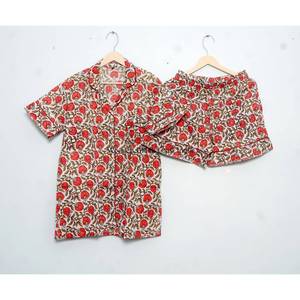 Conjunto de pijama de algodón 100% hecho a mano en India, transpirable, estampado a mano, estilo vintage, ropa de dormir corta para mujer. - Product Image 3