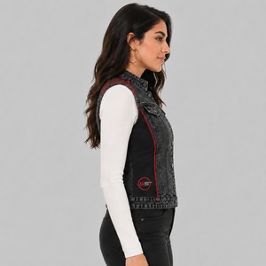 Chaleco vaquero de alta calidad para mujer, hecho con denim resistente, con un estilo sin mangas elegante, bolsillos seguros y un ajuste cómodo. - Product Image 2