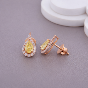 Boucles d'oreilles élégantes en diamant de laboratoire taille poire, pierre centrale jaune, halo doré, pour femmes - Product Image 2