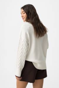 เสื้อสเวตเตอร์ไหมพรมโอเวอร์ไซส์พรีเมียมสำหรับผู้หญิง ฤดูหนาว รับผลิตแบบ OEM สั่งซื้อจำนวนมาก ผู้ผลิตเสื้อสเวตเตอร์จากโรงงานโดยตรง - Product Image 3