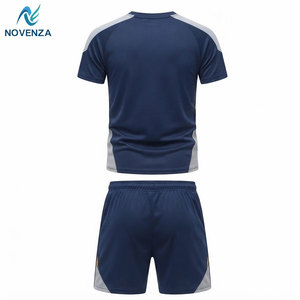 Ensemble t-shirt et short légers pour homme, parfait pour les tenues décontractées d'été, les activités de plein air et les tenues confortables et relaxantes au quotidien - Product Image 2