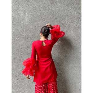 Ensemble de costume en mousseline de soie rouge pour femmes avec manches bouffantes, taille XS, matière crêpe - Product Image 3