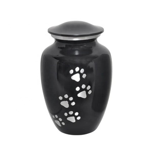 Urne funéraire Loyal Paw en métal noir avec empreinte de patte argentée, finition brillante et couvercle sécurisé - Product Image 2