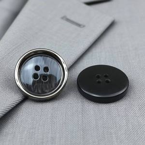 Botón de cuerno negro de búfalo, el más vendido y de mejor calidad, ampliamente utilizado en la confección de alta gama, incluyendo trajes de hombre a medida y abrigos de invierno. - Product Image 6