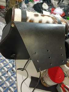 กระเป๋าหนังวัวสำหรับมอเตอร์ไซค์แบบสั่งทำพิเศษ ผลิตกระเป๋าข้างทรงกล้วย หนังแท้กันน้ำ สายสะพายปรับได้ถอดออกได้ - Product Image 4