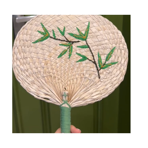 Éventail pliant écologique fait main en feuille de palmier naturelle avec doublure en bambou pour décoration de mariage, cadeaux de fête et rafraîchissement estival - Product Image 2