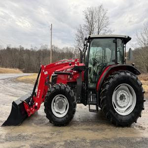Tractor Agrícola Usado Massey Ferguson MF 5711 M 4x4 a Precio Económico, Motor Cummins de 22HP, Equipo Agrícola - Product Image 1