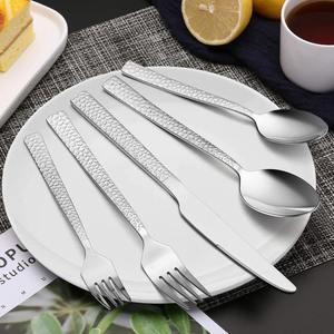 Juego de cubiertos con acabado plateado texturizado martillado, con tenedor, cuchara y cuchillo, para uso en el hogar, restaurantes, hoteles y eventos. - Product Image 3