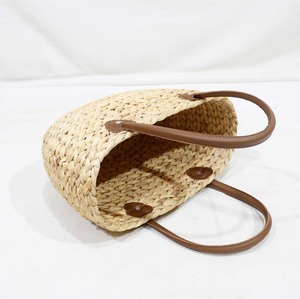 Sac fourre-tout en jacinthe d'eau tressé à la main, sac de plage estival en paille avec poignées en cuir - Product Image 2