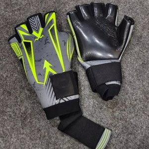 Guantes de Portero de Látex Falcon Pro Morados y Verdes, Impermeables, Unisex, Transpirables, Antideslizantes, para Fútbol, Gimnasio y Actividades al Aire Libre - Product Image 6