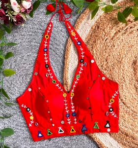 Top corto étnico morado con cuello halter, bordado de espejos y trabajo con hilos de colores para mujer, ropa informal. - Product Image 3