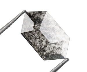 เพชรทรงหกเหลี่ยม OM GEMS น้ำหนัก 1.00 กะรัต เจียระไนแบบเกลือพริกไทย ฝังด้วยเลเซอร์ เพชรเลี้ยงในห้องปฏิบัติการ เพชรเกลือพริกไทยแบบสั่งทำพิเศษ - Product Image 2