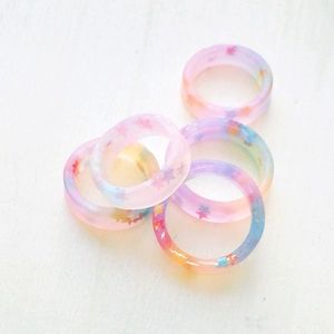 Brazalete de Resina Colorido Hecho a Mano con Detalles Artísticos Creativos para Mujer - Product Image 3