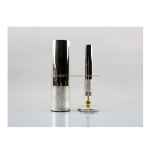 Florero de metal esculpido con inspiración natural hecho a mano para casas verdes artistas florales o temas de jardín Zen - Product Image 2