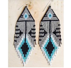 Boucles d'oreilles en perles de verre radiantes pour une tenue de soirée élégante, avec des détails faits à la main et un style confortable et tendance - Product Image 1